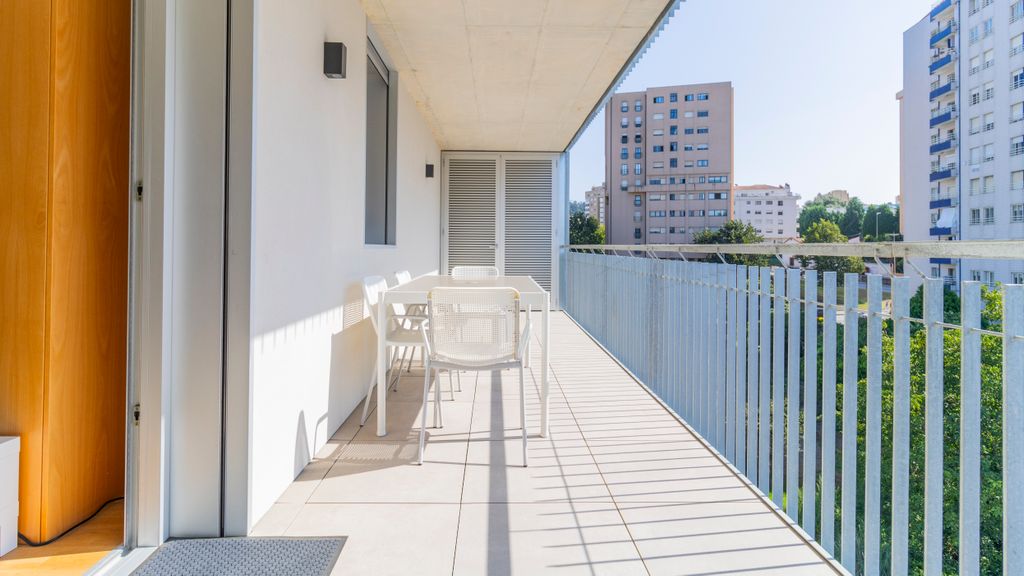 Infante Studio w/ Parking by LovelyStay