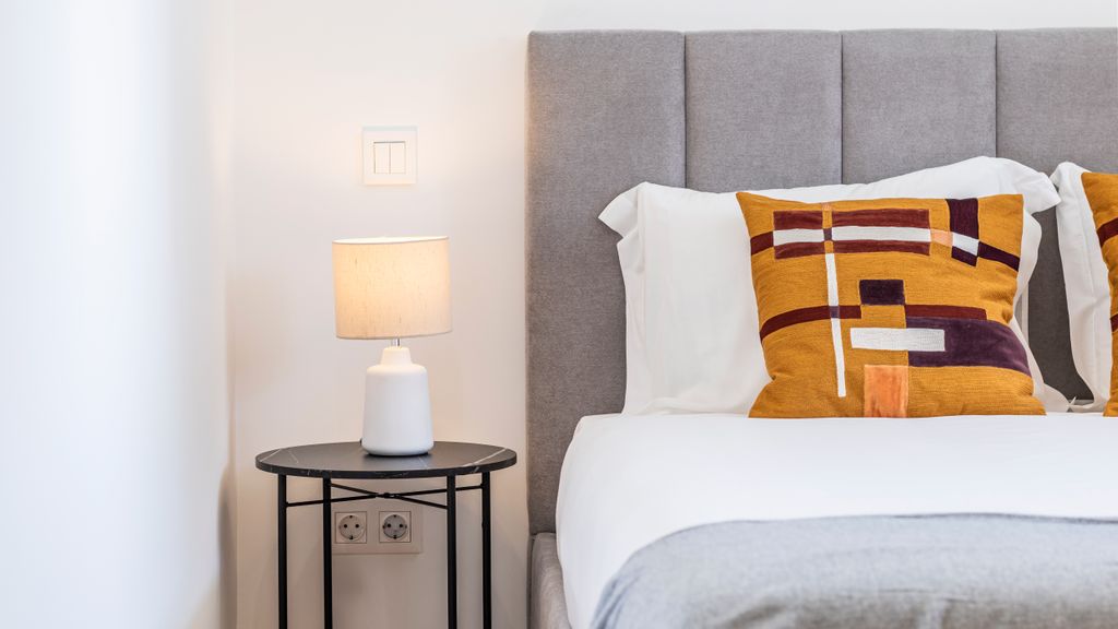 Infante Studio w/ Parking by LovelyStay
