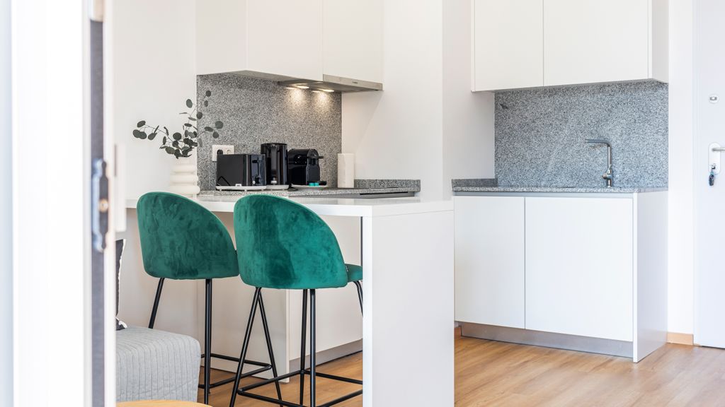 Infante Studio w/ Parking by LovelyStay