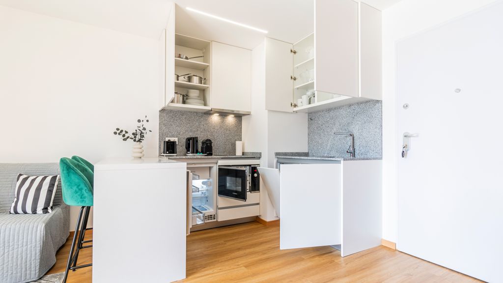 Infante Studio w/ Parking by LovelyStay