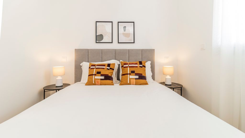 Infante Studio w/ Parking by LovelyStay