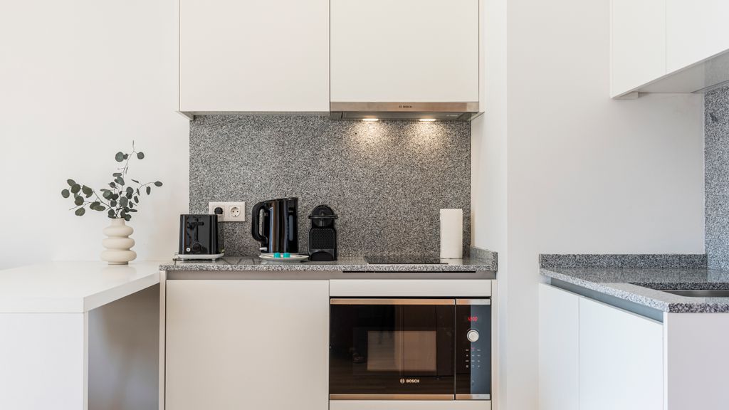 Infante Studio w/ Parking by LovelyStay