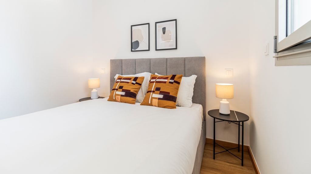 Infante Studio w/ Parking by LovelyStay