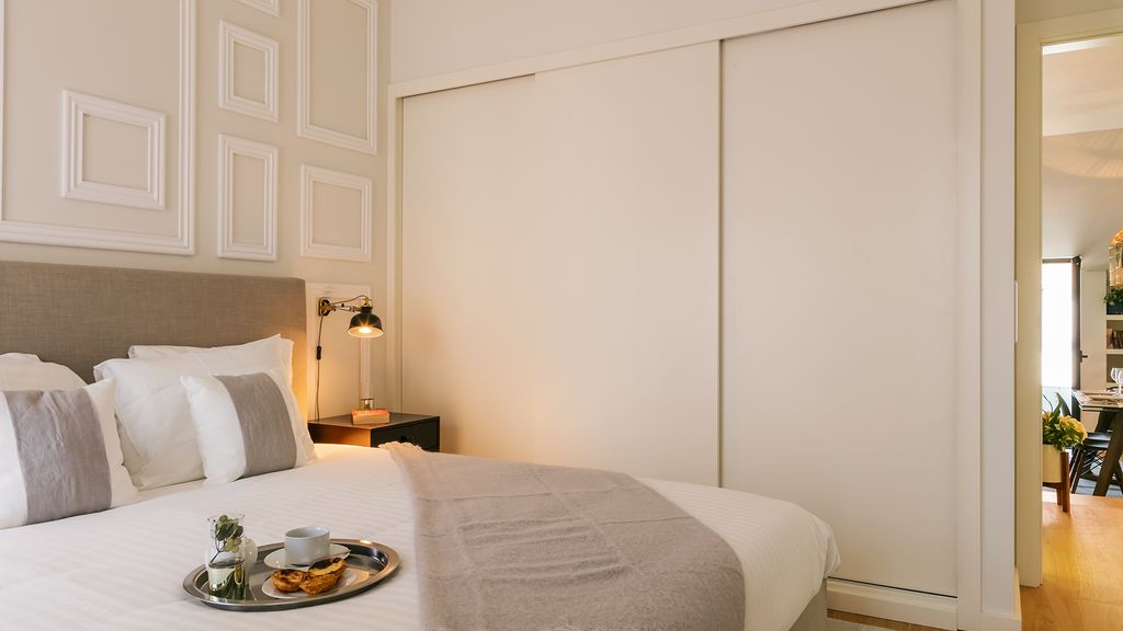 Central 2BDR Apartment with Balcony by LovelyStay