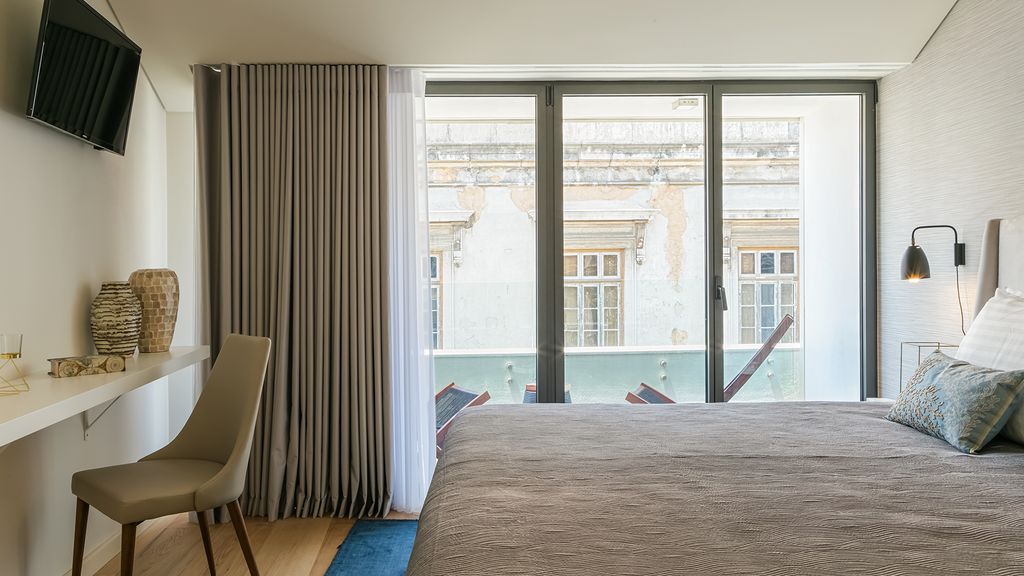 Central 2BDR Apartment with Balcony by LovelyStay