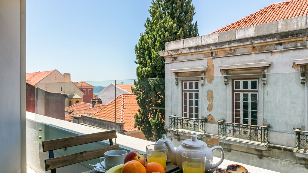 Central 2BDR Apartment with Balcony by LovelyStay