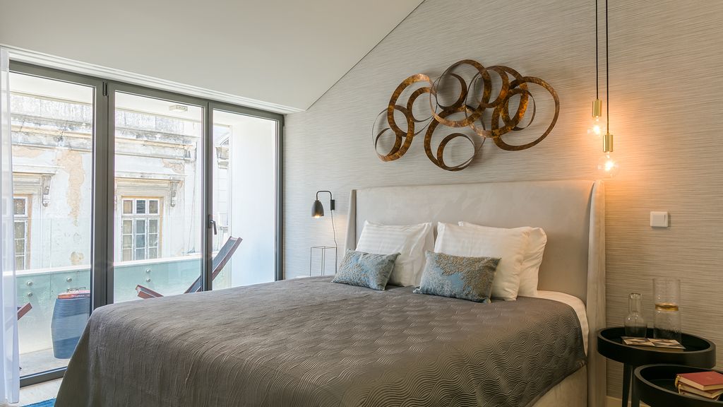 Central 2BDR Apartment with Balcony by LovelyStay