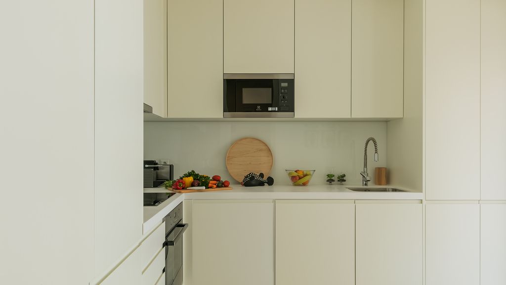 Central 2BDR Apartment with Balcony by LovelyStay