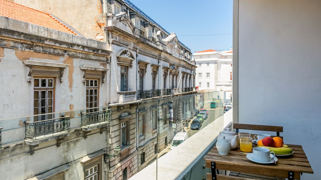 Central 2BDR Apartment with Balcony by LovelyStay