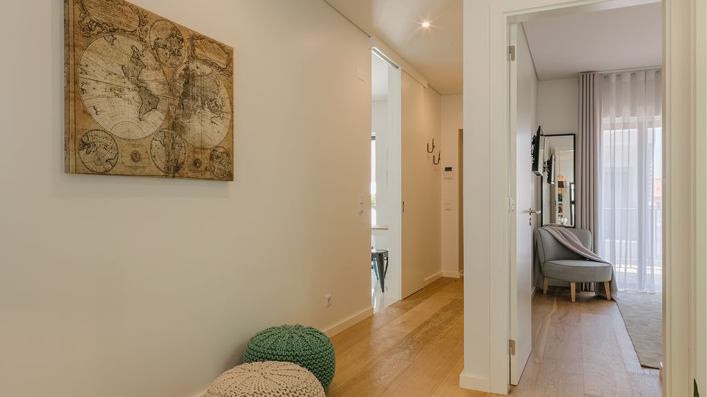 Central 2BDR Apartment with Balcony by LovelyStay