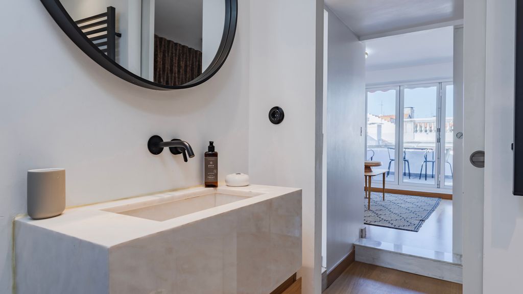 1BDR Apartment w/ Terrace and View by LovelyStay