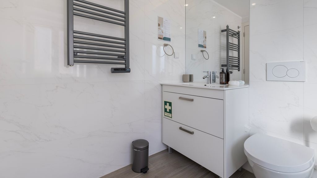 1BDR Apartment w/ AC and Terrace by LovelyStay
