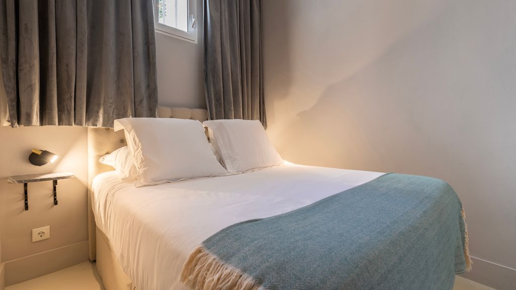 Elegant Apartment in Bairro Alto by LovelyStay