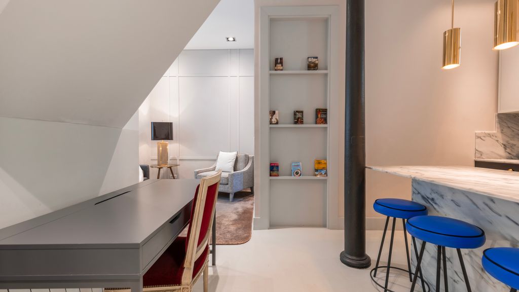 Elegant Apartment in Bairro Alto by LovelyStay