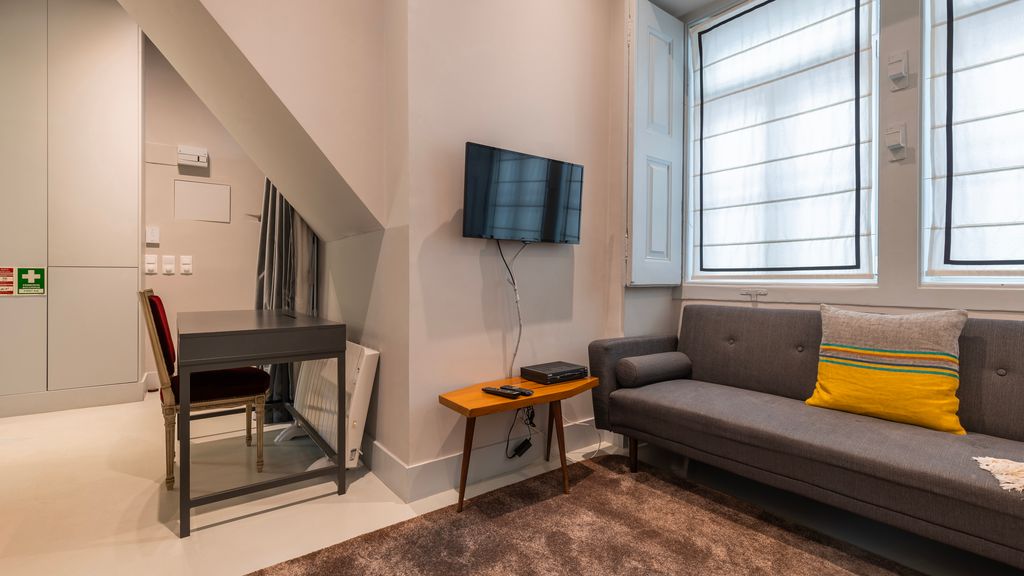 Elegant Apartment in Bairro Alto by LovelyStay