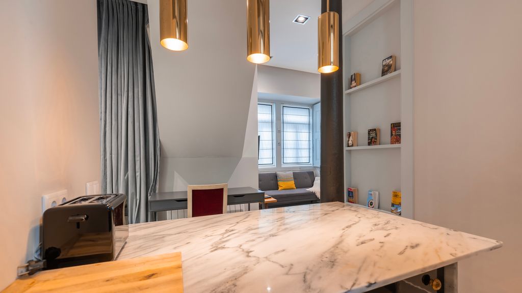 Elegant Apartment in Bairro Alto by LovelyStay