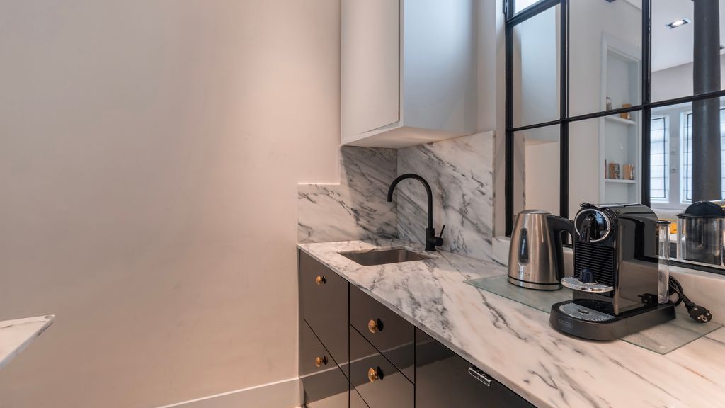 Elegant Apartment in Bairro Alto by LovelyStay