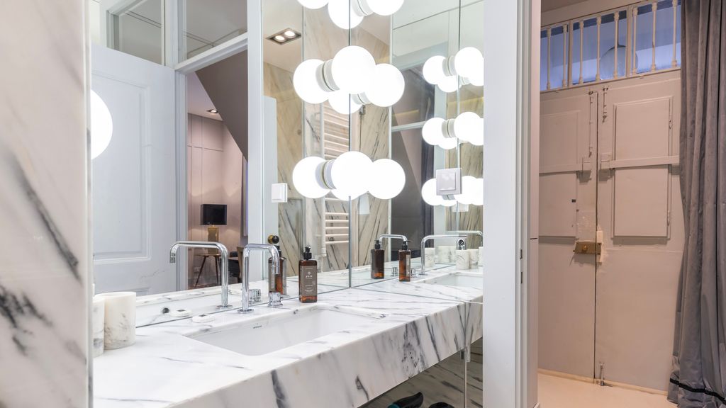 Elegant Apartment in Bairro Alto by LovelyStay