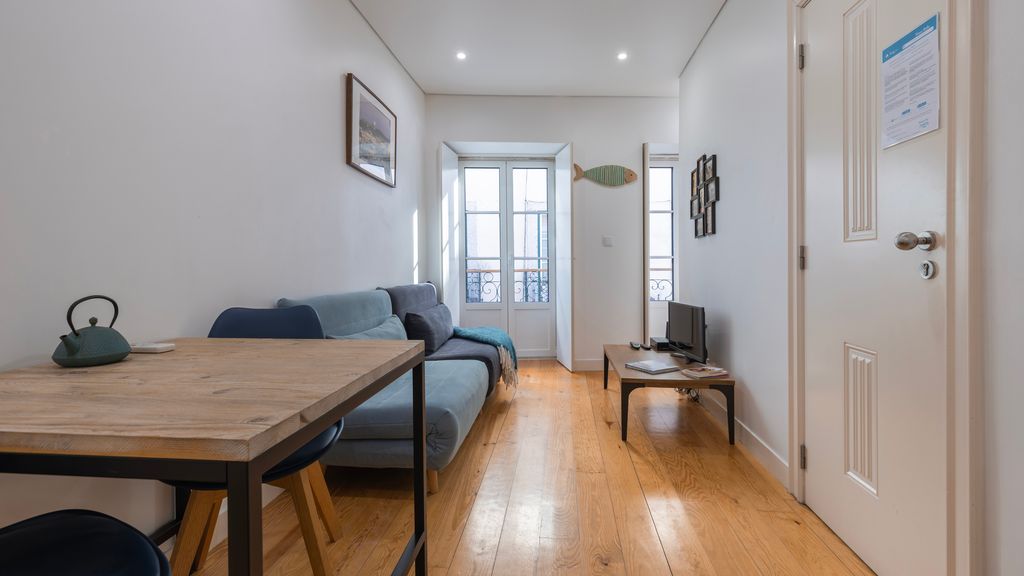Modern Apartment in Bairro Alto by LovelyStay