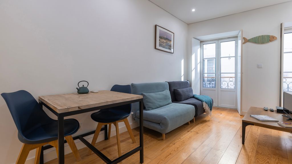 Modern Apartment in Bairro Alto by LovelyStay