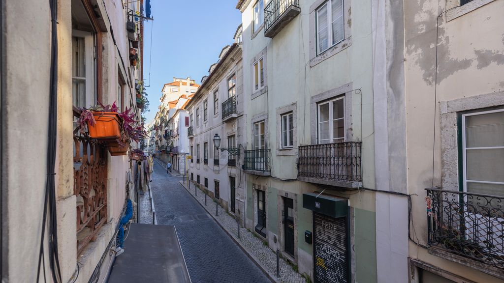 Modern Apartment in Bairro Alto by LovelyStay