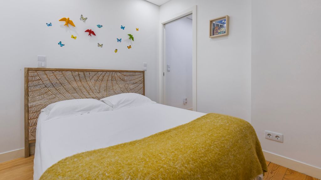 Modern Apartment in Bairro Alto by LovelyStay