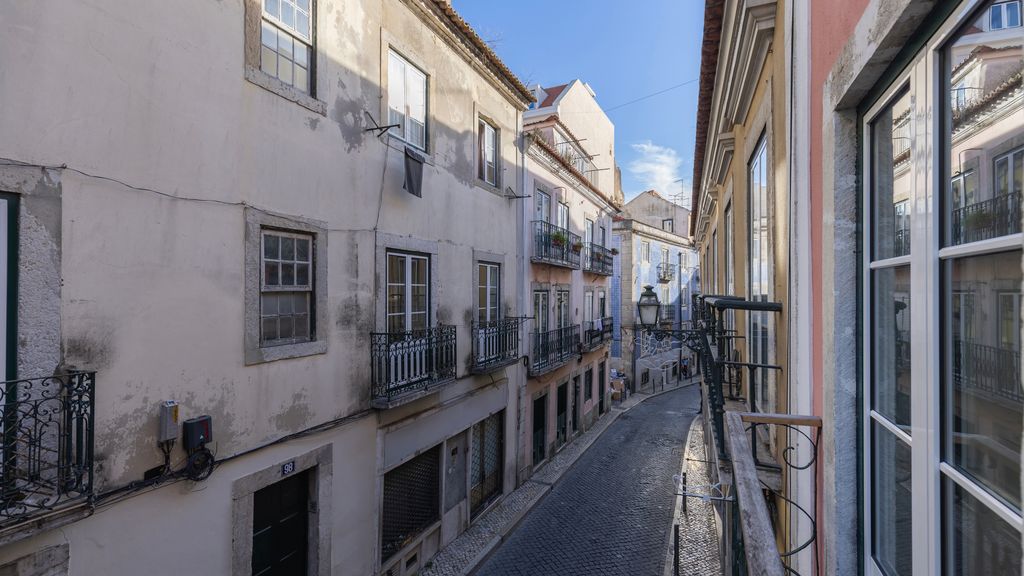 Modern Apartment in Bairro Alto by LovelyStay