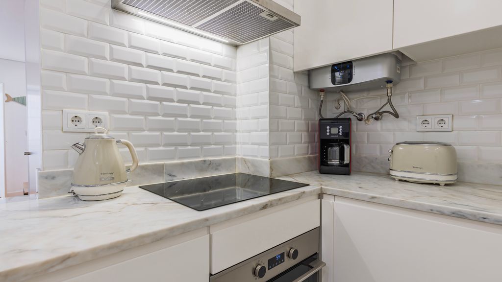 Modern Apartment in Bairro Alto by LovelyStay
