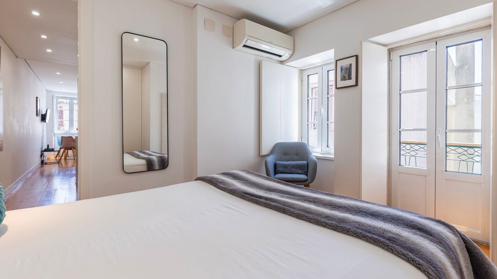 Bright 1BR Flat in Bairro Alto by LovelyStay