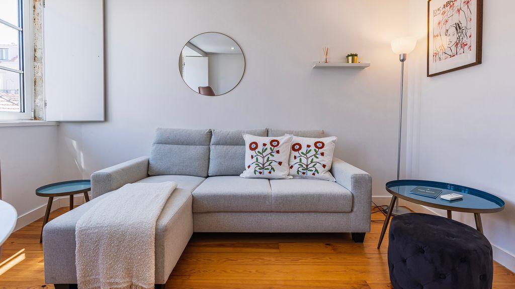 Bright 1BR Flat in Bairro Alto by LovelyStay