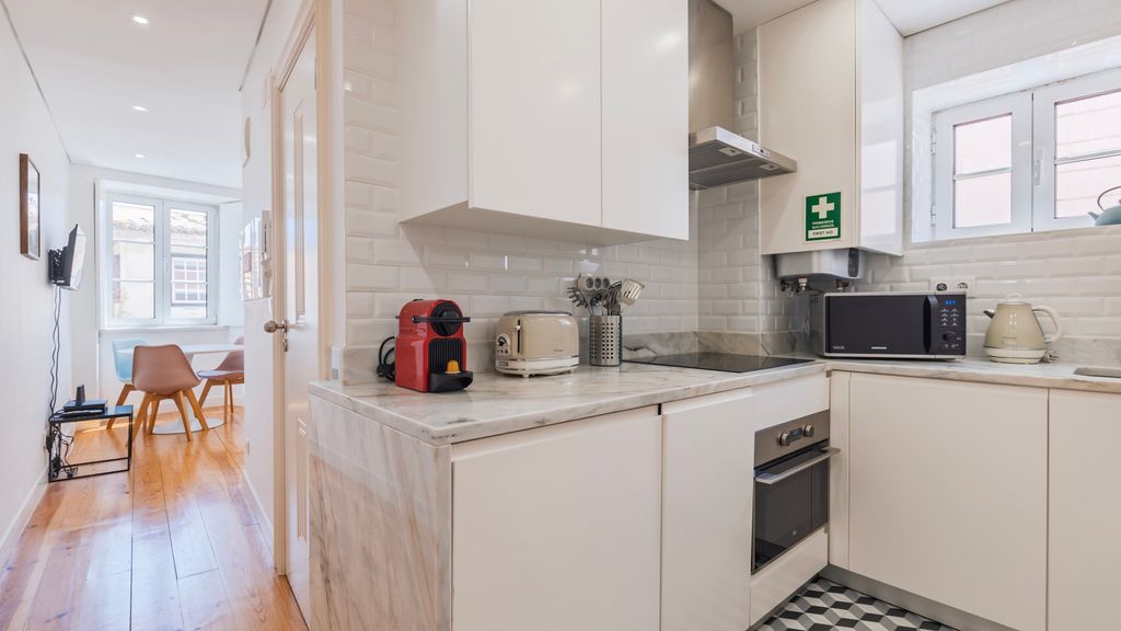 Bright 1BR Flat in Bairro Alto by LovelyStay