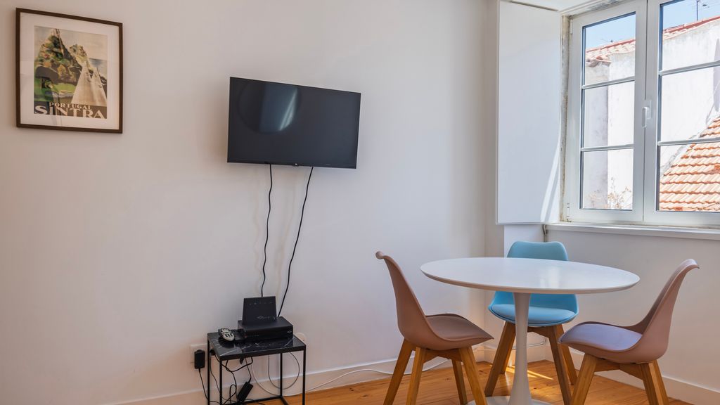 Bright 1BR Flat in Bairro Alto by LovelyStay