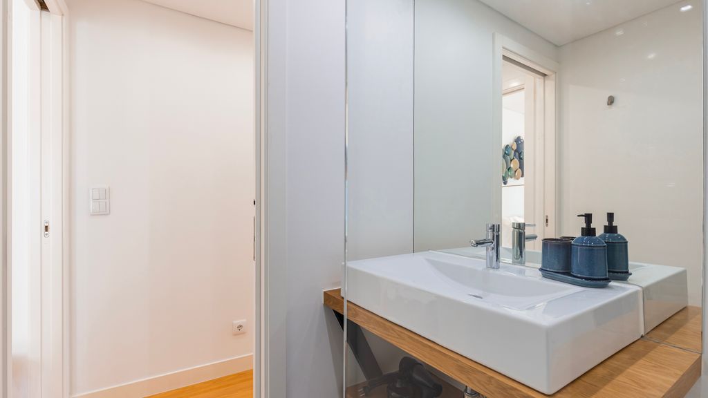 Bright 1BR Flat in Bairro Alto by LovelyStay