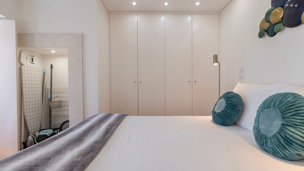 Bright 1BR Flat in Bairro Alto by LovelyStay