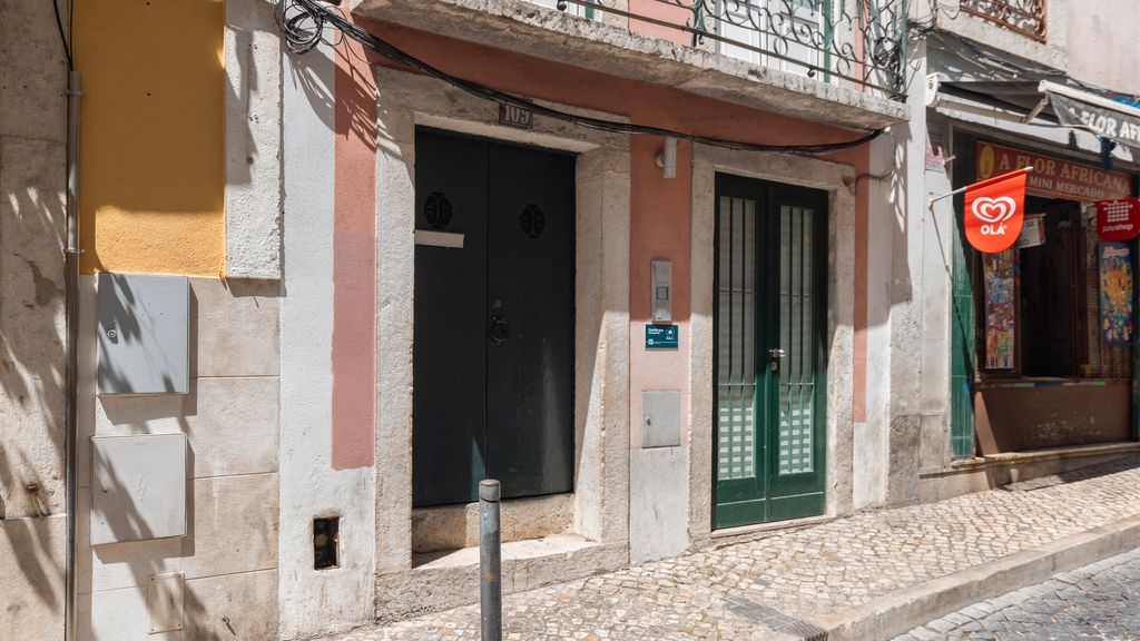 Bright 1BR Flat in Bairro Alto by LovelyStay