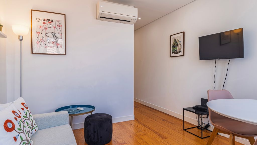 Bright 1BR Flat in Bairro Alto by LovelyStay