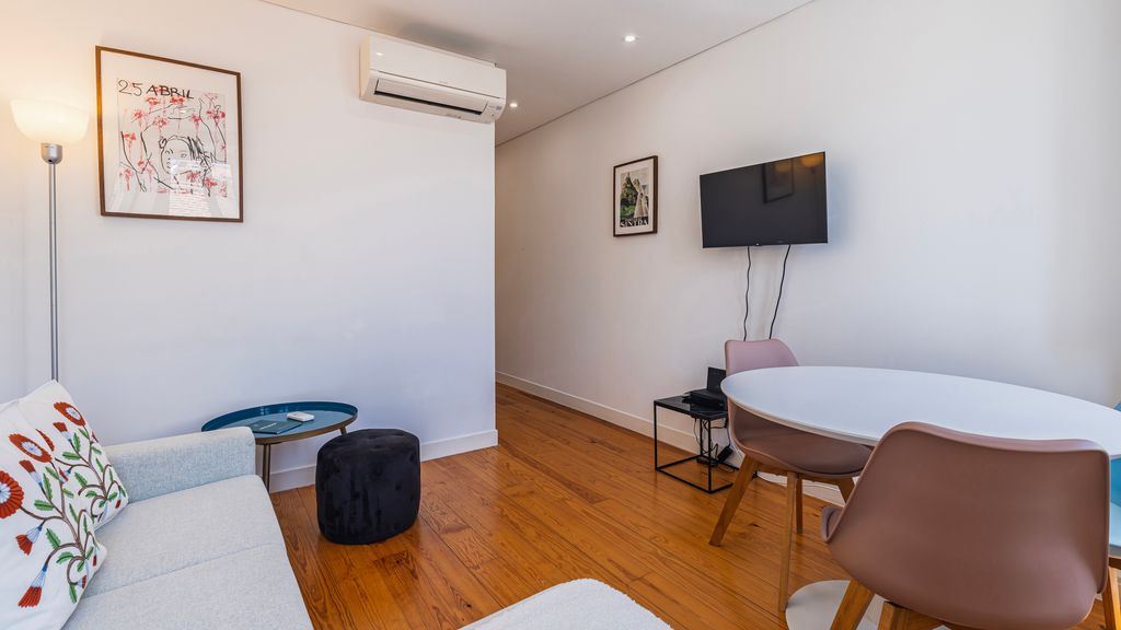 Bright 1BR Flat in Bairro Alto by LovelyStay