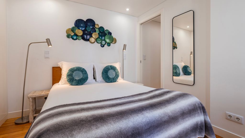 Bright 1BR Flat in Bairro Alto by LovelyStay