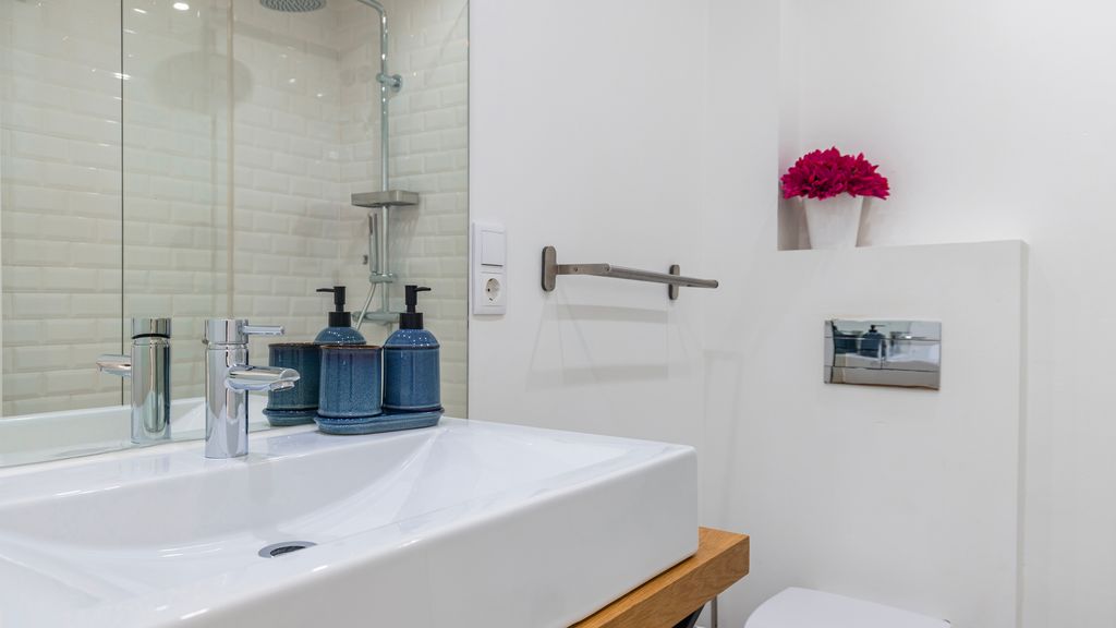 Bright 1BR Flat in Bairro Alto by LovelyStay