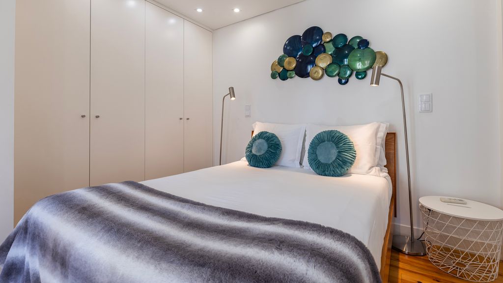 Bright 1BR Flat in Bairro Alto by LovelyStay