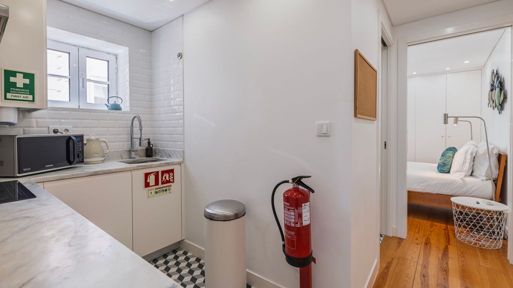 Bright 1BR Flat in Bairro Alto by LovelyStay