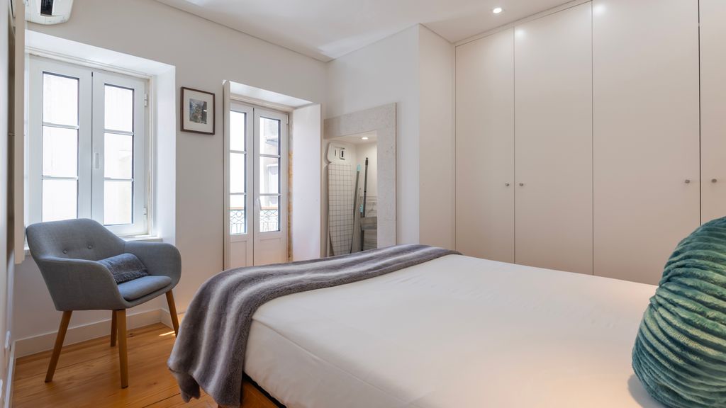 Bright 1BR Flat in Bairro Alto by LovelyStay