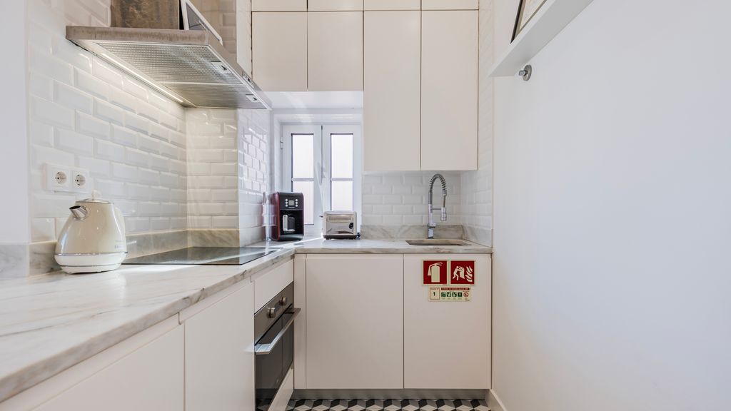 Cosy Apartment in Bairro Alto by LovelyStay