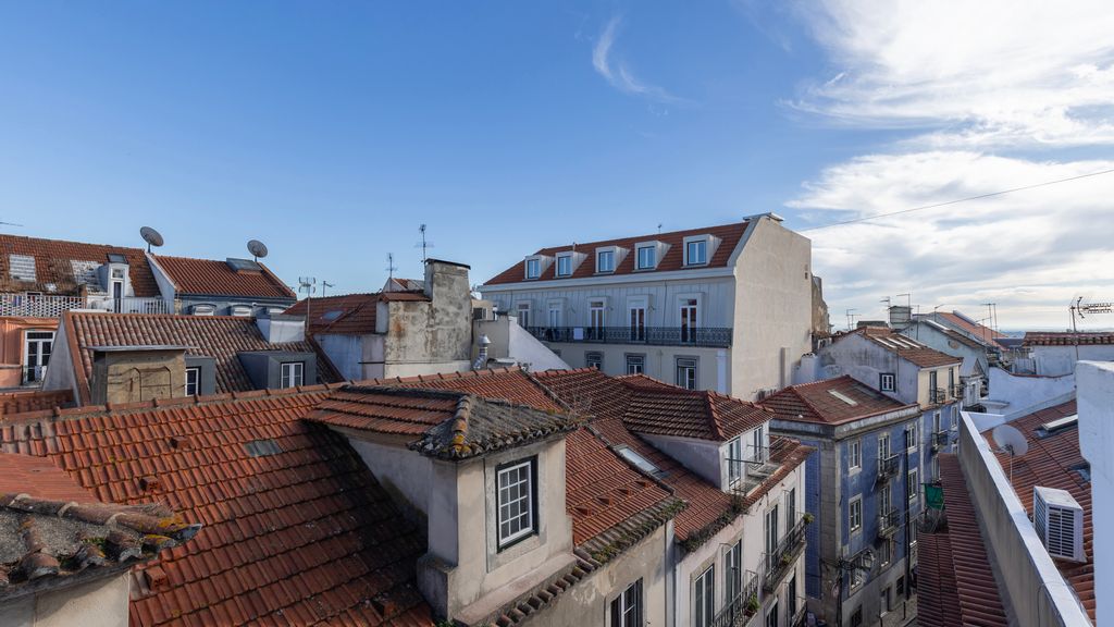 Cosy Apartment in Bairro Alto by LovelyStay