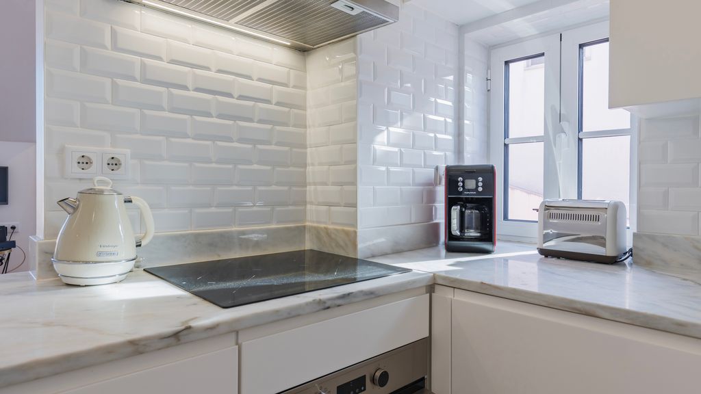 Cosy Apartment in Bairro Alto by LovelyStay