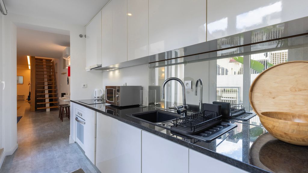 Modern & Hidden Apartment by LovelyStay