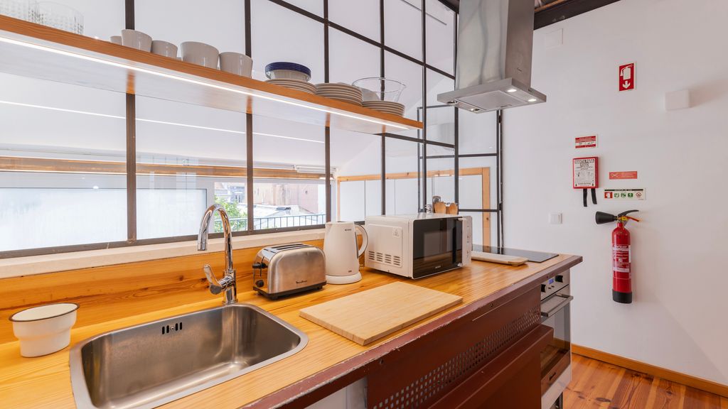 Bright & Central Loft by LovelyStay