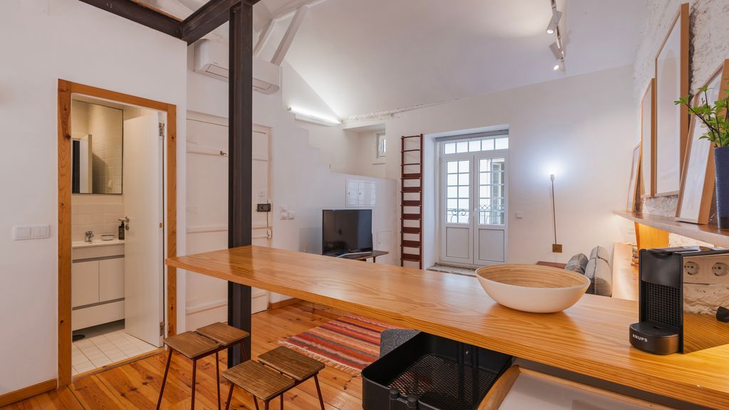 Bright & Central Loft by LovelyStay