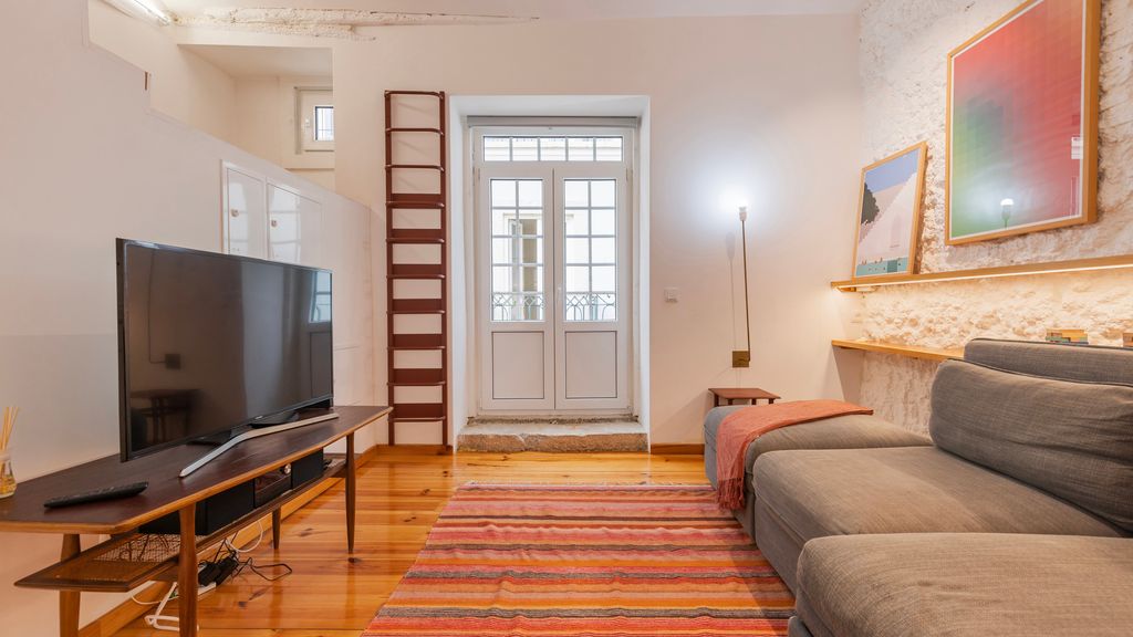 Bright & Central Loft by LovelyStay