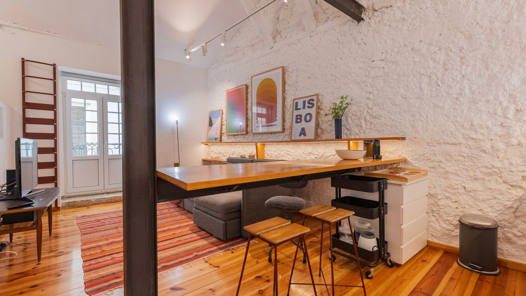 Bright & Central Loft by LovelyStay